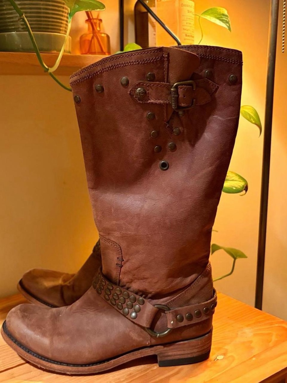 Vintage rustic biker indie sleaze embellished brown leather boots